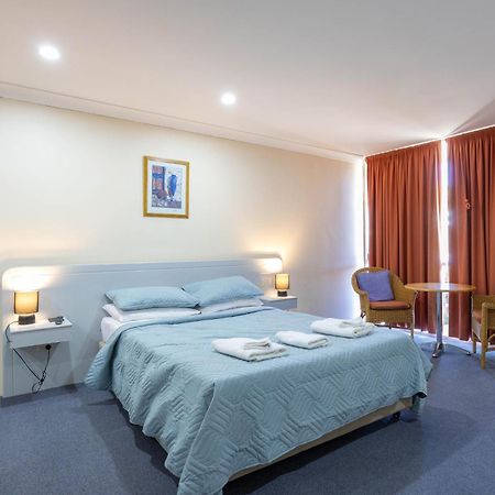 Alexander Motel Warwick Zewnętrze zdjęcie