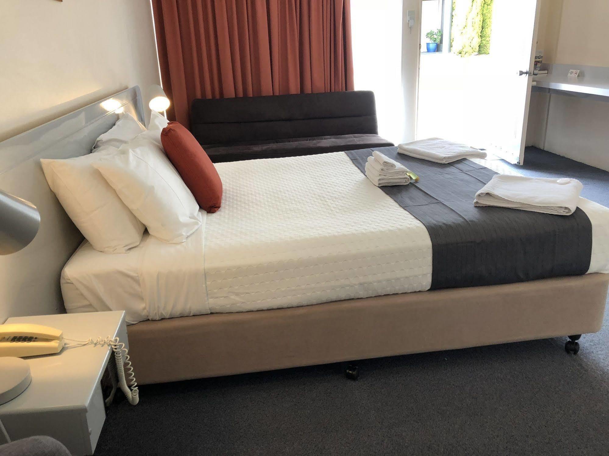 Alexander Motel Warwick Zewnętrze zdjęcie