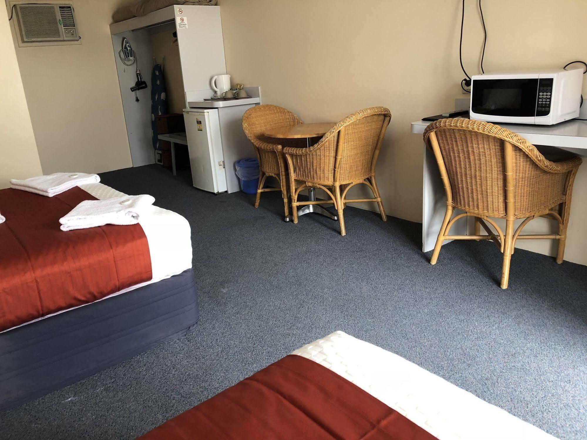 Alexander Motel Warwick Zewnętrze zdjęcie